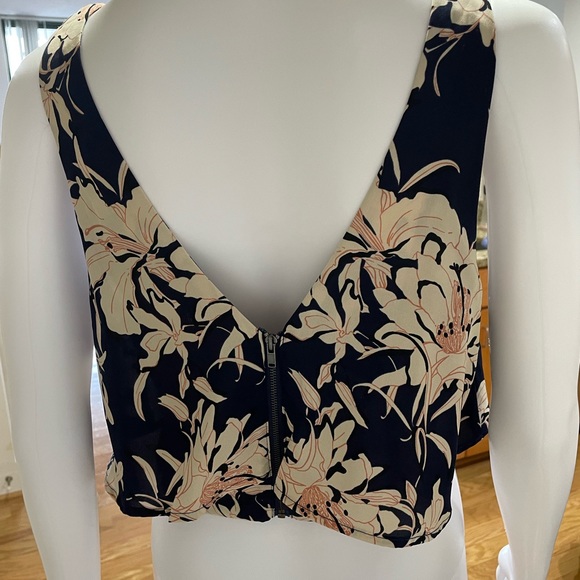 ASTR Ruffle Hem Crop - Picture 7 of 10